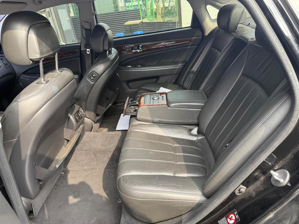 HYUNDAI Equus - Vista 7