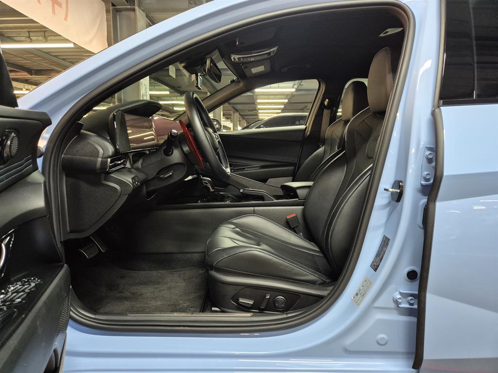 HYUNDAI Avante - Vista 8