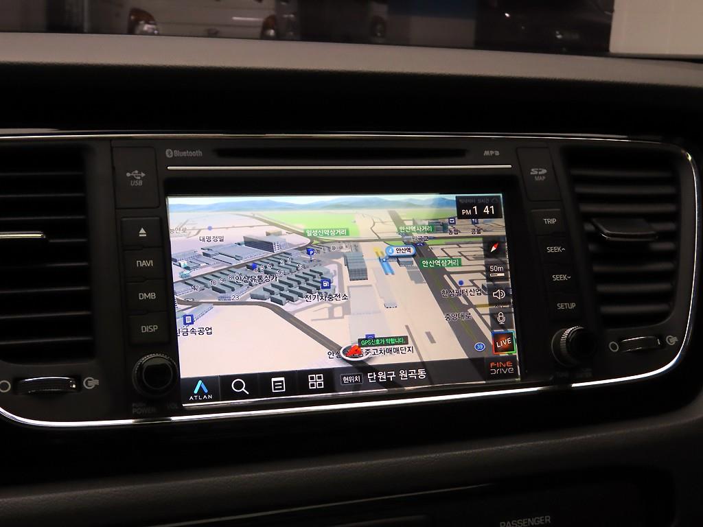 KIA Carnival - Vista 8