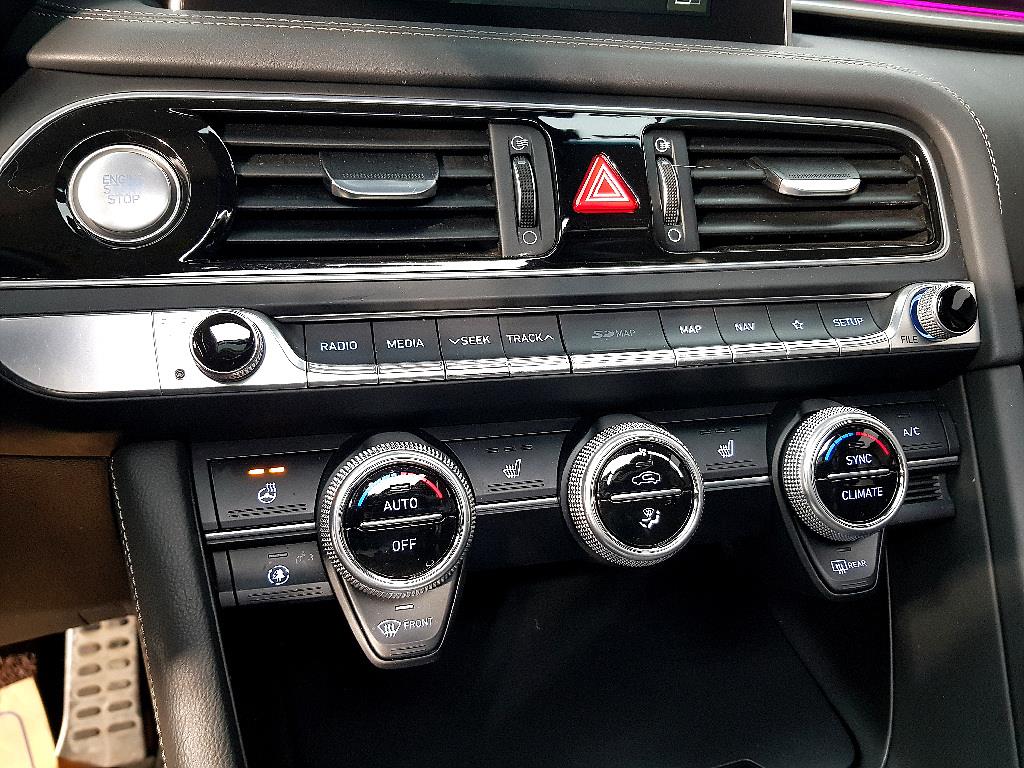 Genesis G70 - Vista 12