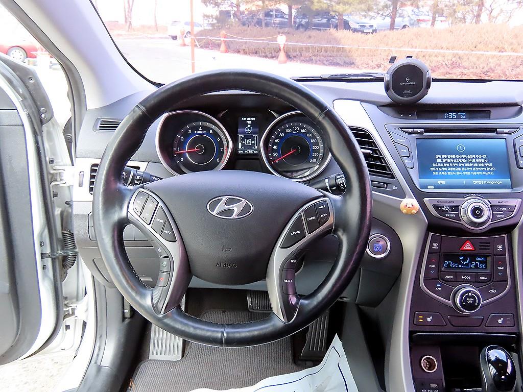 HYUNDAI Avante - Vista 8