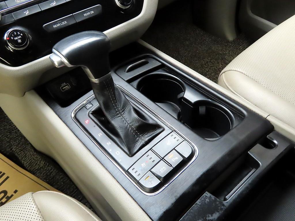 KIA Carnival - Vista 11