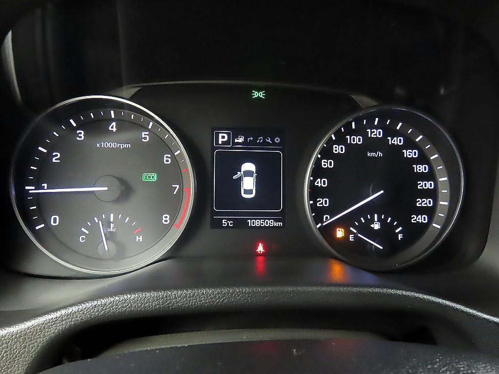 HYUNDAI Avante - Vista 8