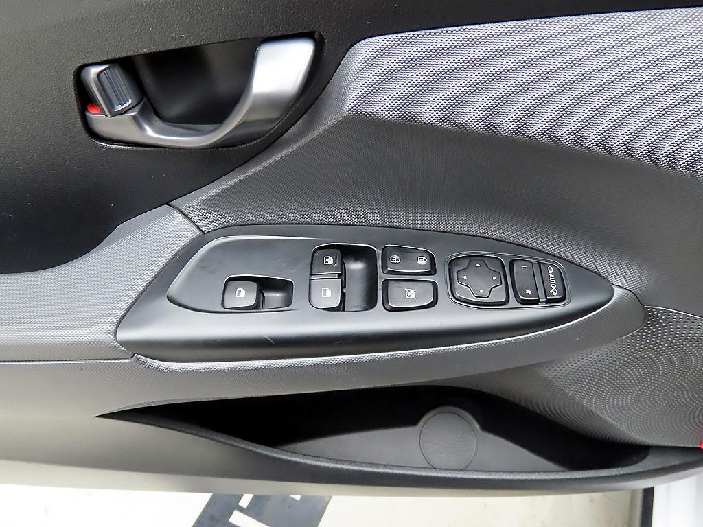 HYUNDAI Veloster - Vista 11