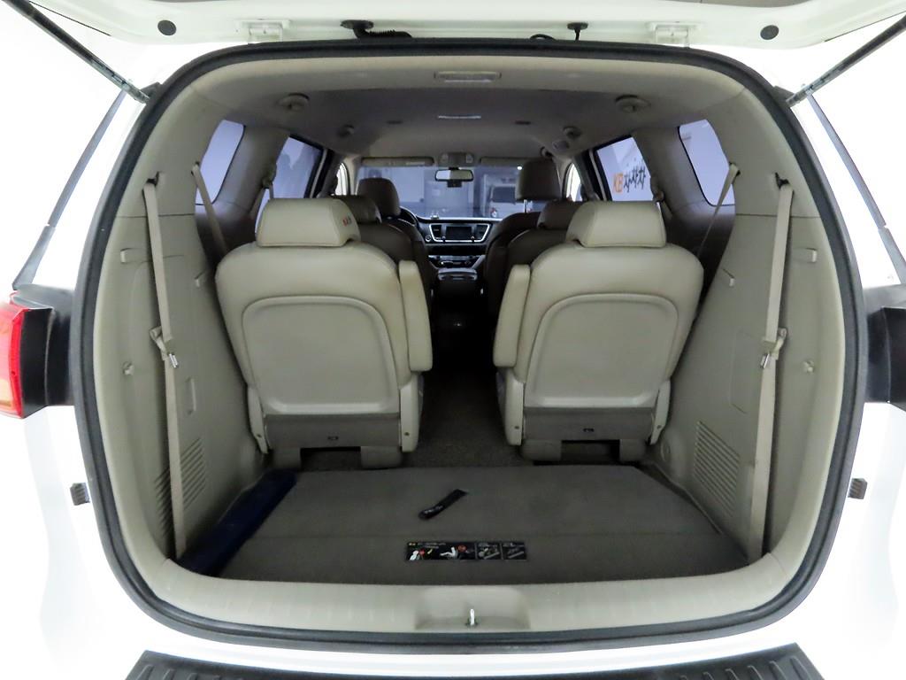 KIA Carnival - Vista 5