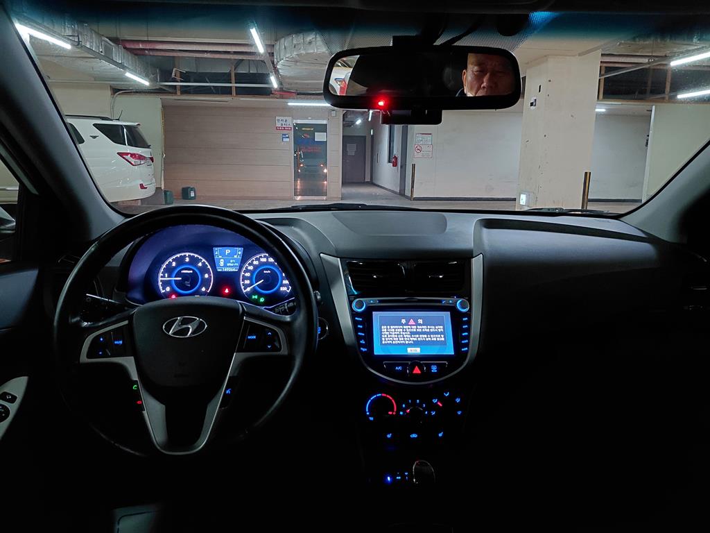 HYUNDAI Accent - Vista 7