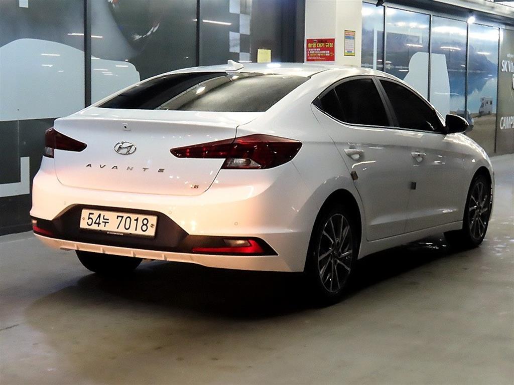 HYUNDAI Avante - Vista 4