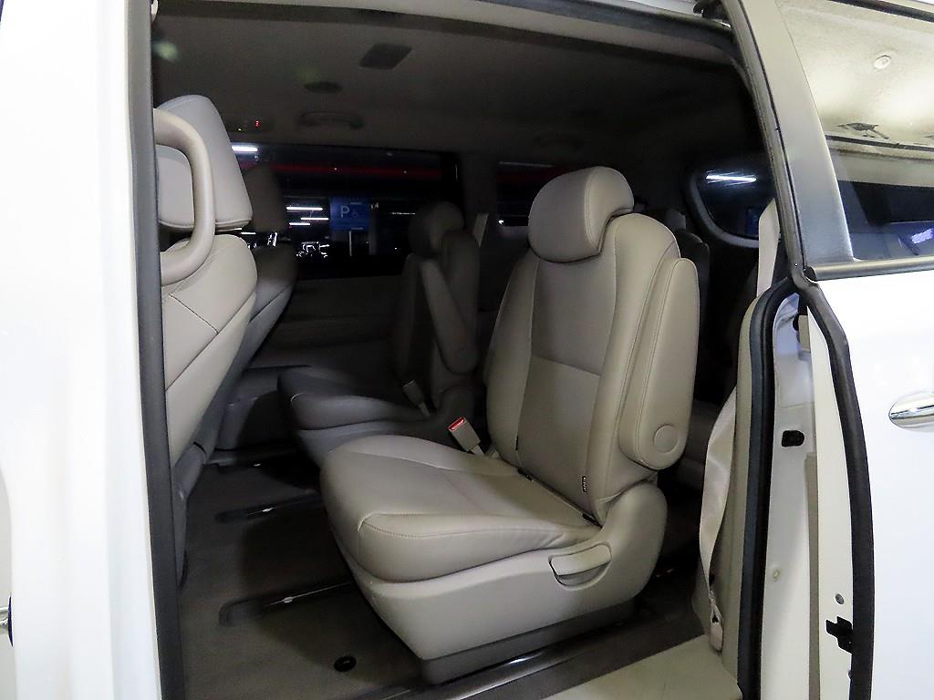 KIA Carnival - Vista 7