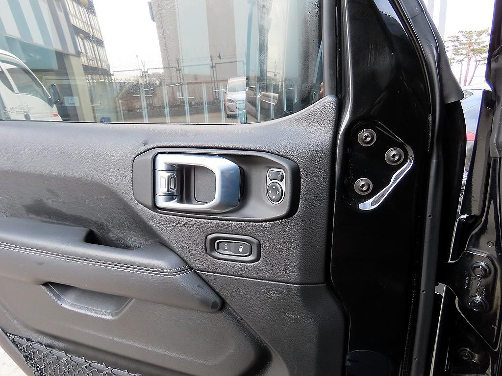 Jeep Wrangler - Vista 11