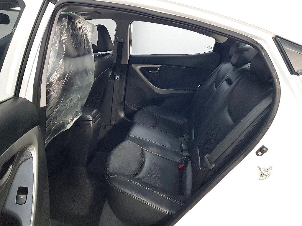 HYUNDAI Avante - Vista 9