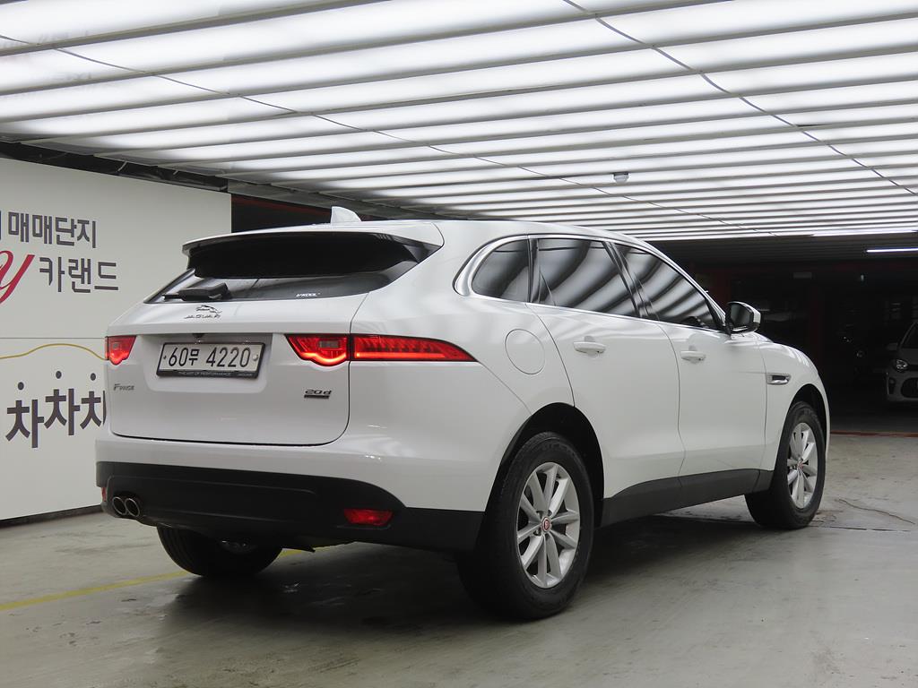 Jaguar F-PACE - Vista 4