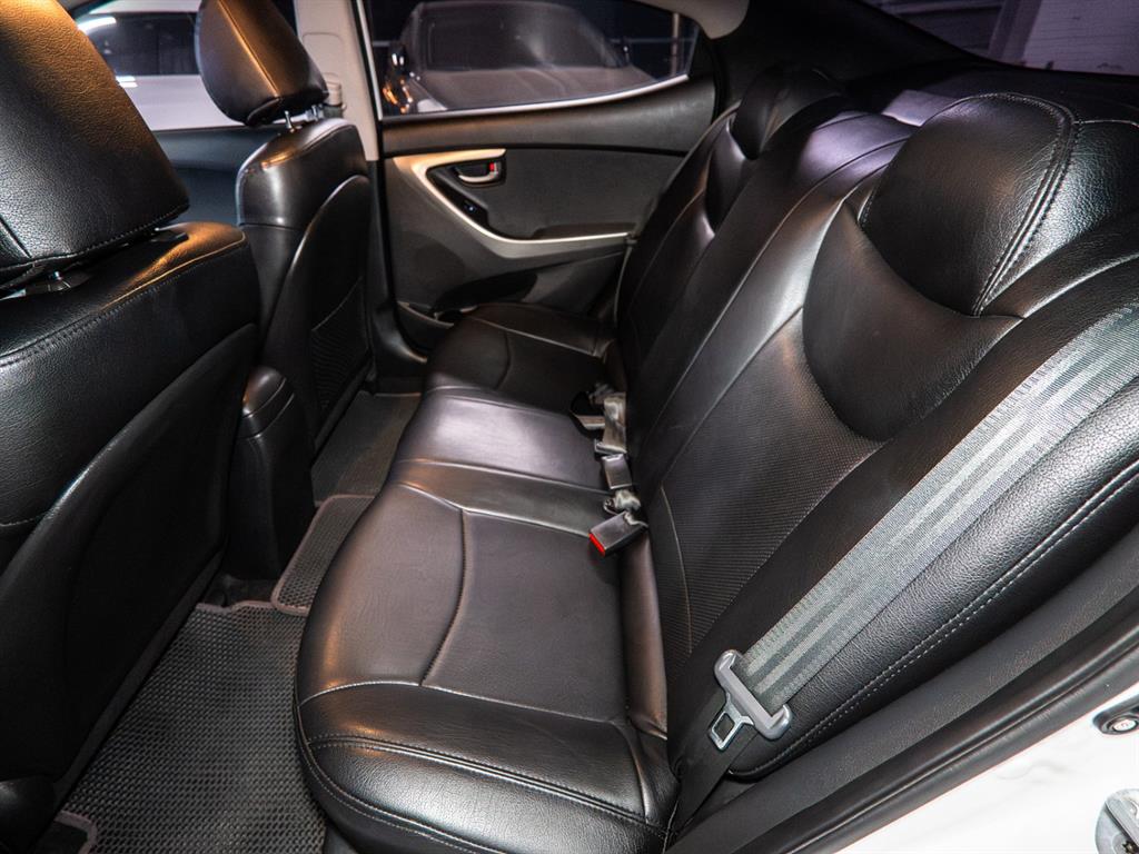 HYUNDAI Avante - Vista 9