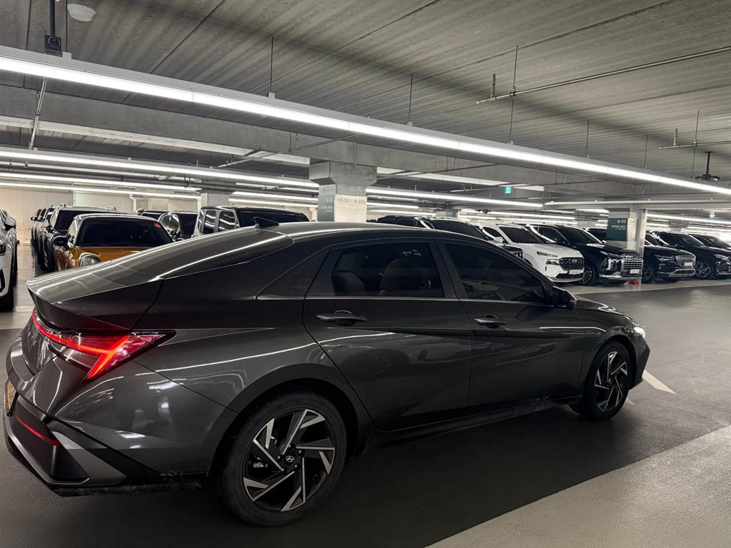 HYUNDAI Avante - Vista 3