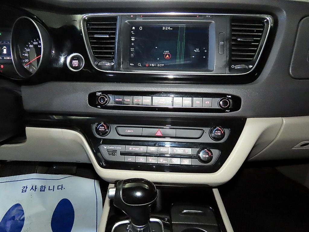 KIA Carnival - Vista 11