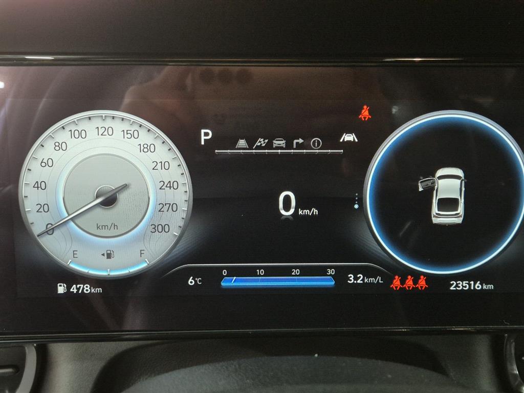 HYUNDAI Avante - Vista 10