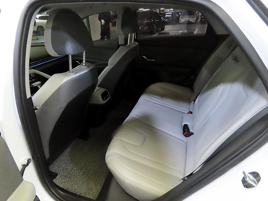 HYUNDAI Avante - Vista 7