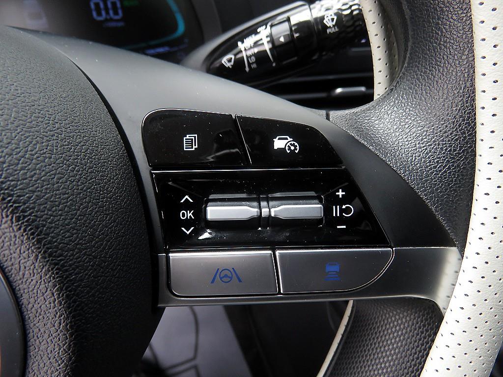 HYUNDAI Avante - Vista 9