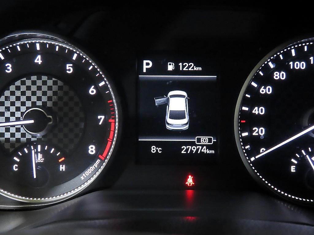 HYUNDAI Avante - Vista 9