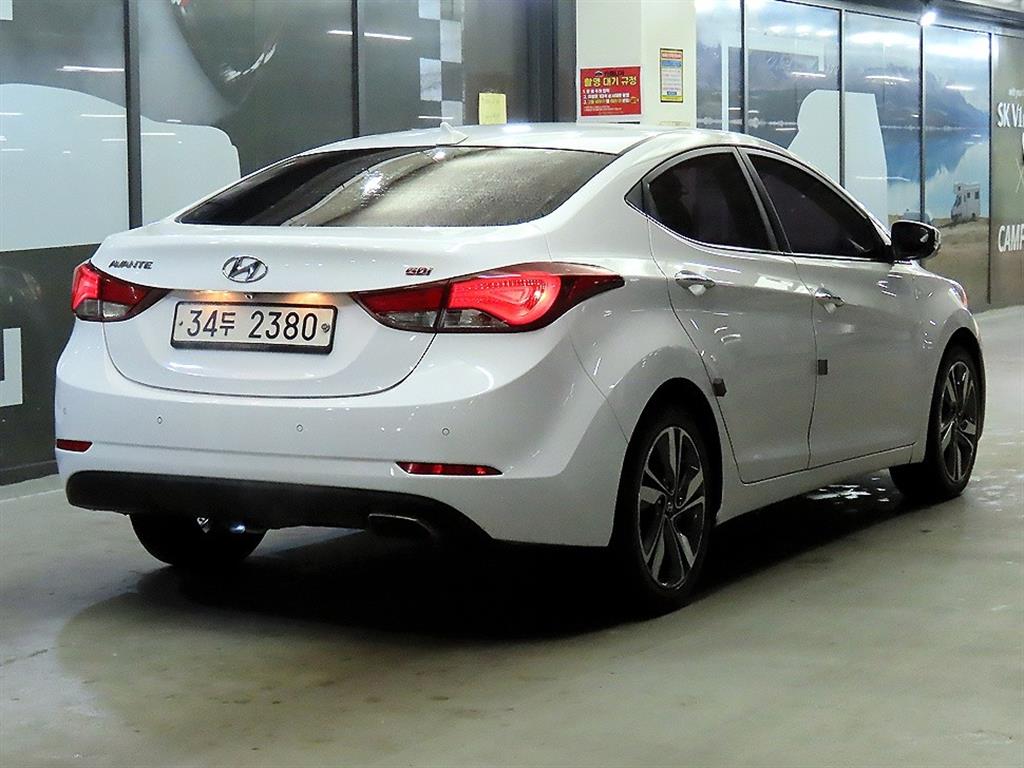 HYUNDAI Avante - Vista 4