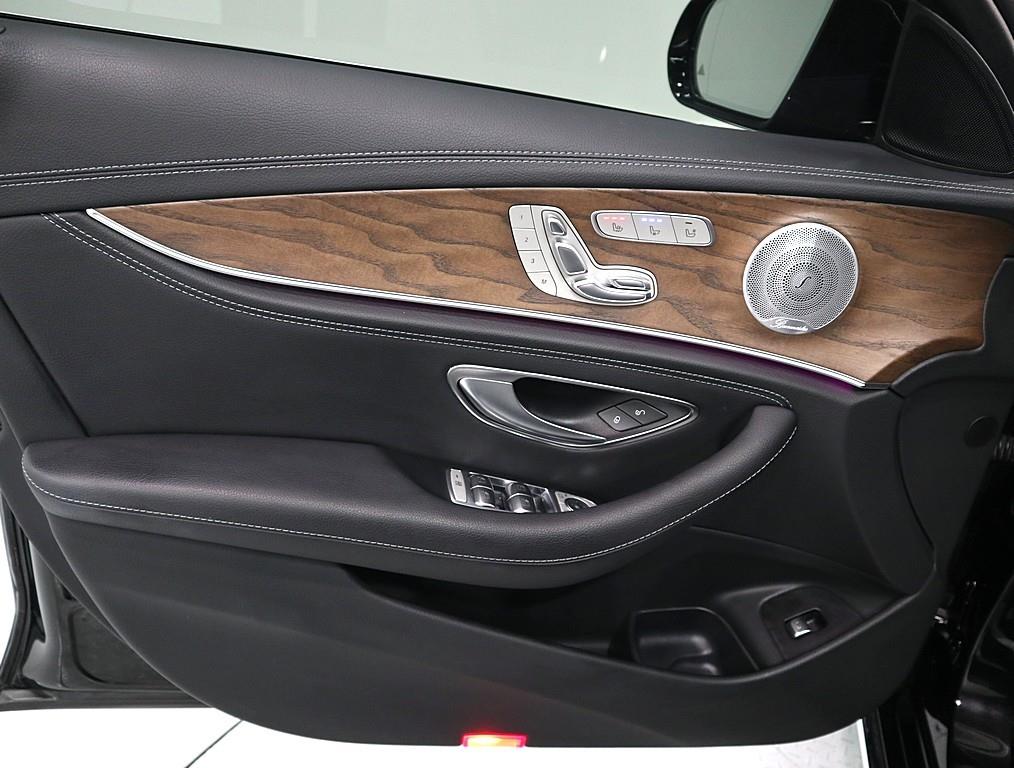 Mercedes Benz E class - Vista 8