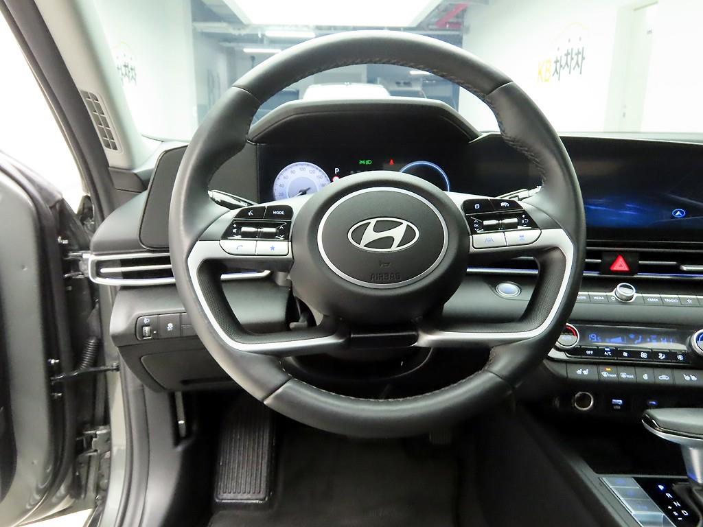 HYUNDAI Avante - Vista 10