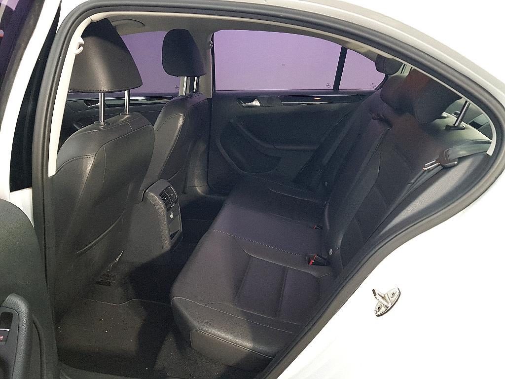 Volkswagen Jetta - Vista 9