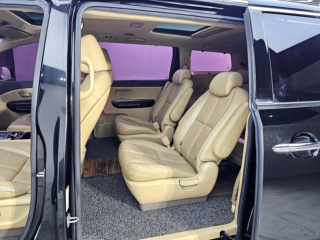 KIA Carnival - Vista 9