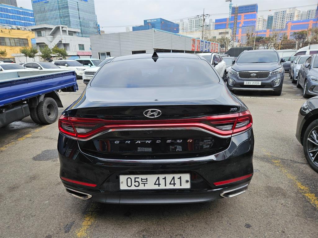 HYUNDAI Grandeur - Vista 4