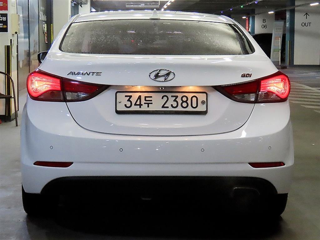 HYUNDAI Avante - Vista 5