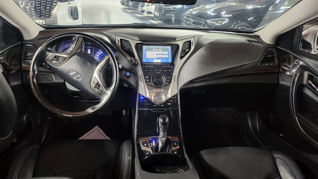 HYUNDAI Grandeur - Vista 9