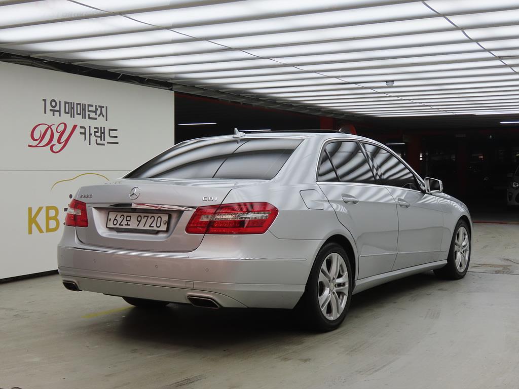 Mercedes Benz E class - Vista 4