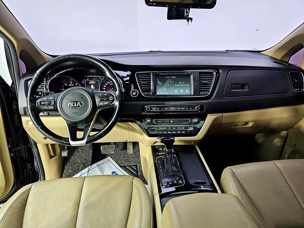 KIA Carnival - Vista 5