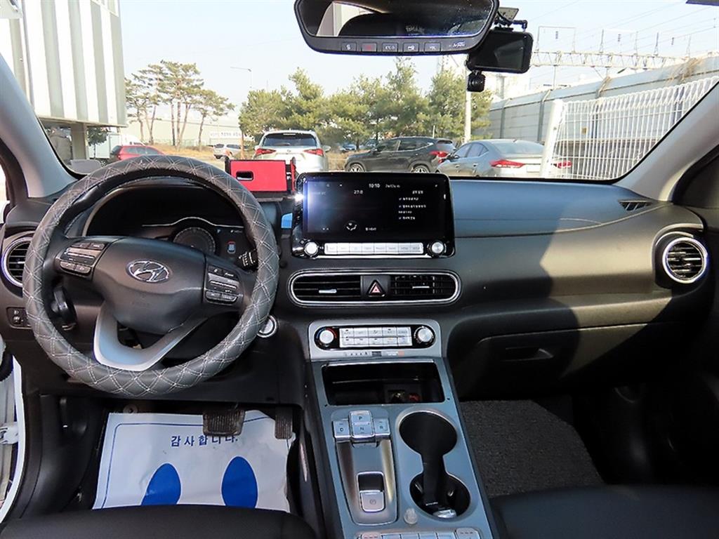 HYUNDAI Kona - Vista 7