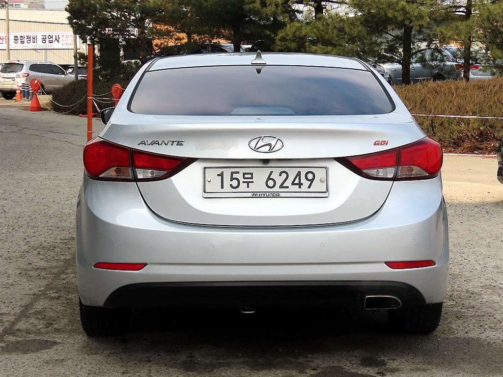 HYUNDAI Avante - Vista 4