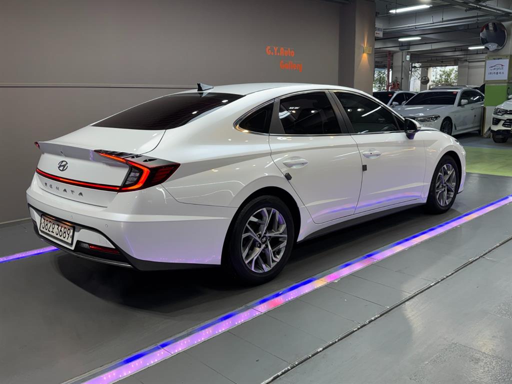 HYUNDAI Sonata - Vista 3