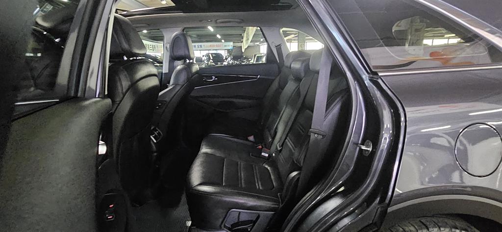 KIA Sorento - Vista 9