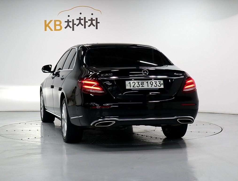 Mercedes Benz E class - Vista 4