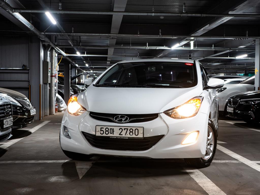 HYUNDAI Avante - Vista 2