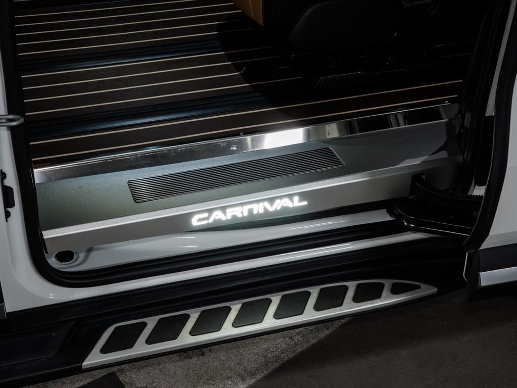 KIA Carnival - Vista 8