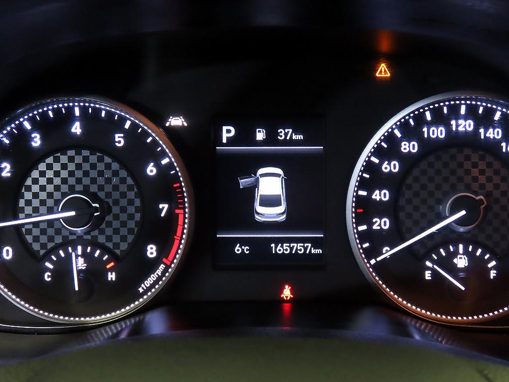 HYUNDAI Avante - Vista 9