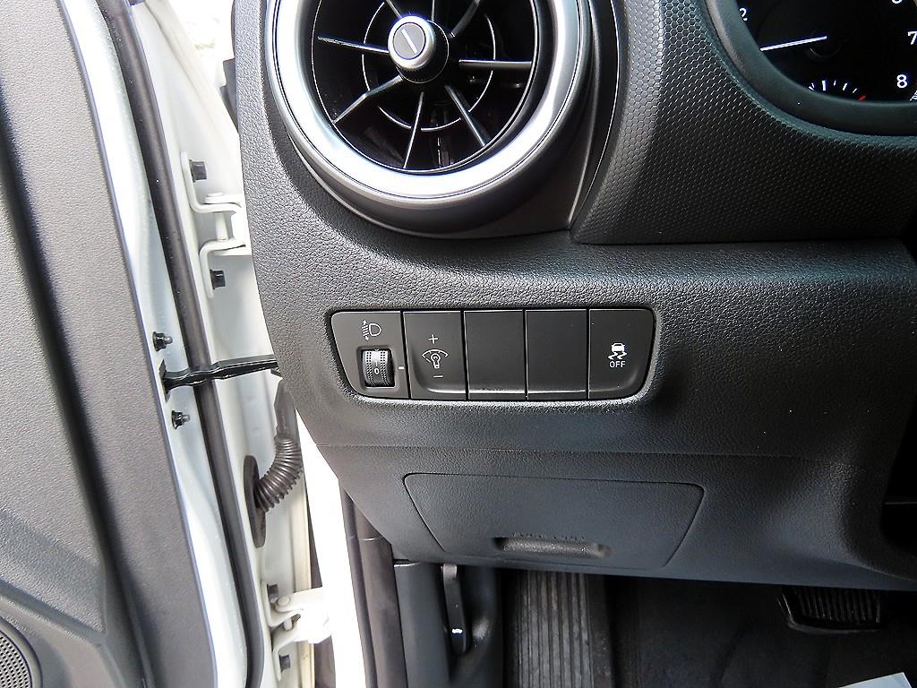 HYUNDAI Kona - Vista 12