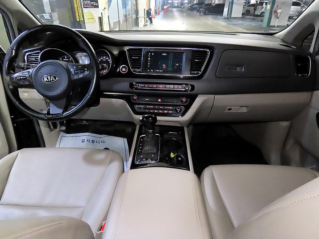 KIA Carnival - Vista 10