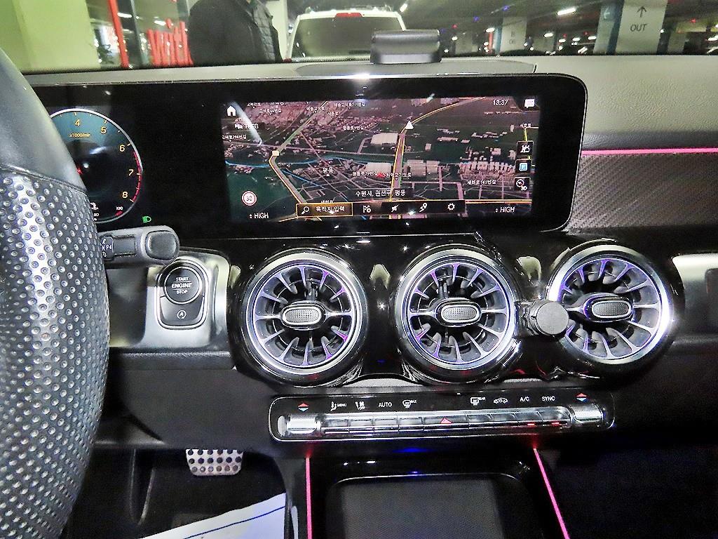 Mercedes Benz GLB Class - Vista 11