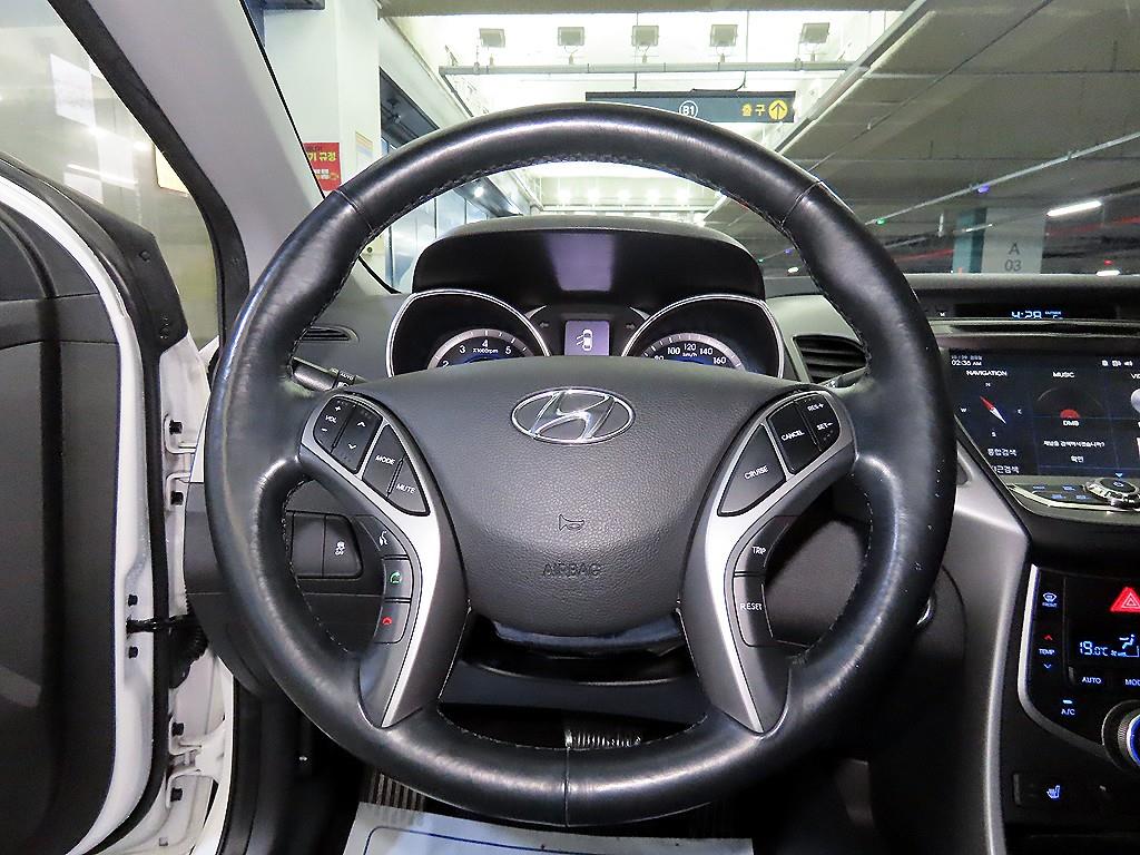 HYUNDAI Avante - Vista 8