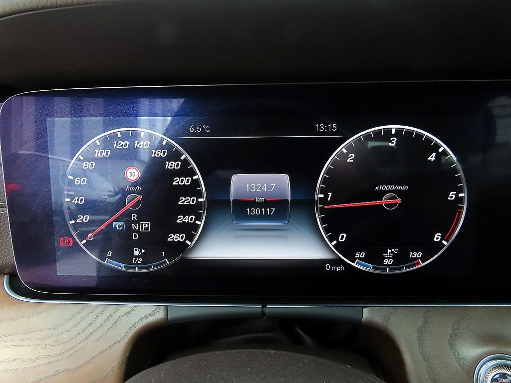 Mercedes Benz E class - Vista 9