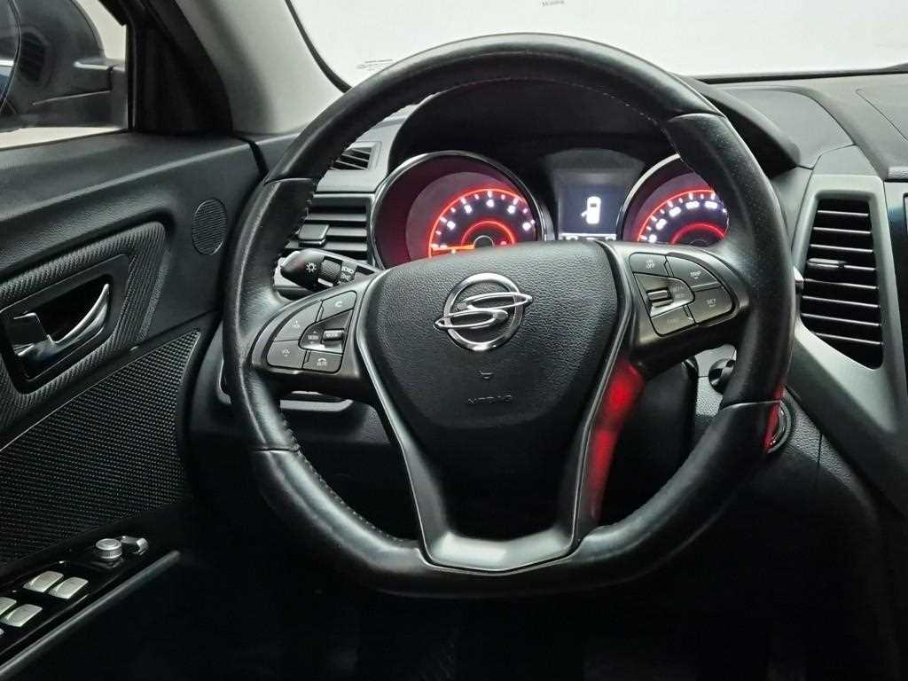 Ssangyong Tivoli - Vista 9