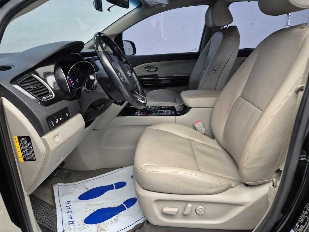 KIA Carnival - Vista 11
