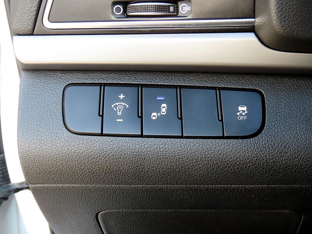 HYUNDAI Avante - Vista 12