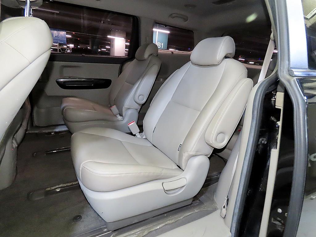 KIA Carnival - Vista 7