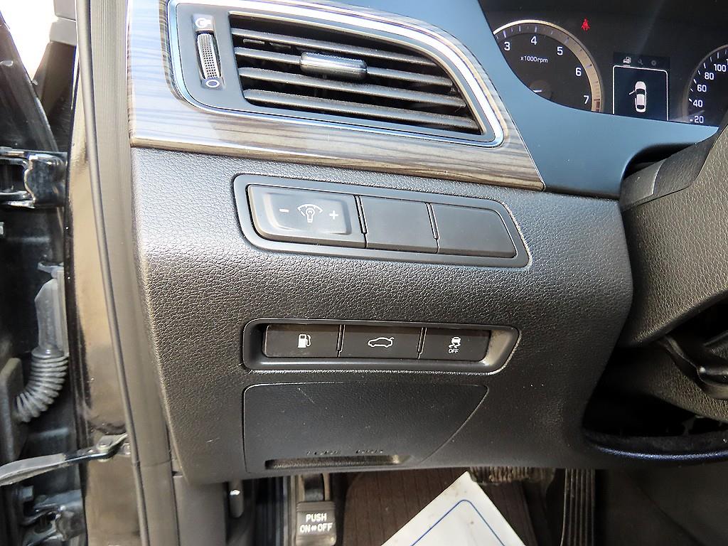 HYUNDAI Sonata - Vista 12